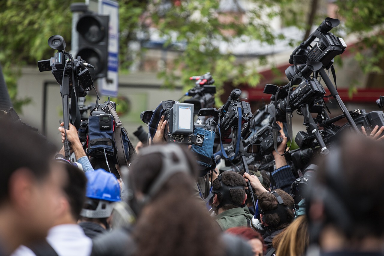 Több mint 50 millióért tanítják újságírószelídítésre az Andrássy Egyetem hallgatóit