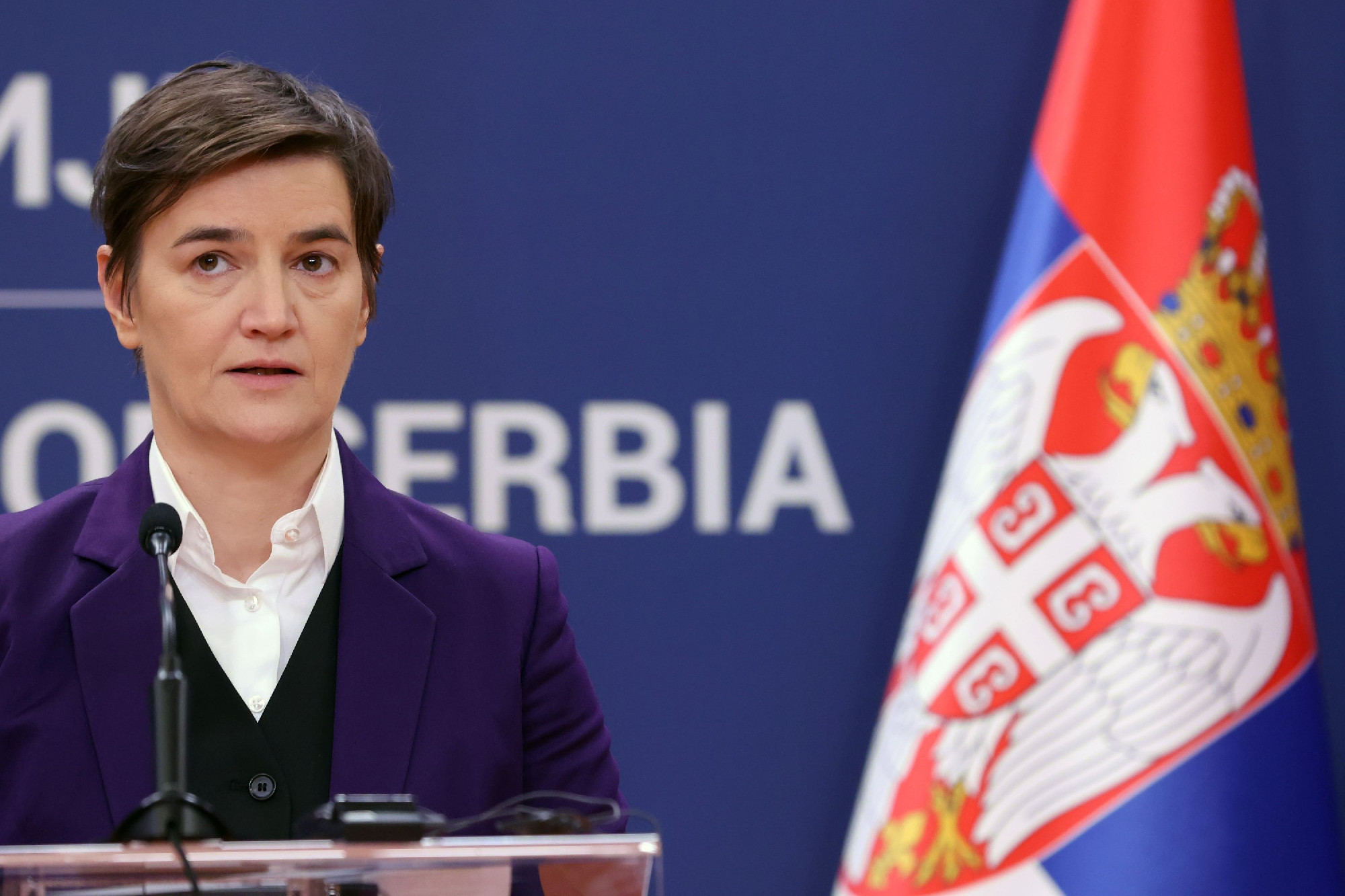 A szerb elnök lecseréli az ország meleg miniszterelnökét