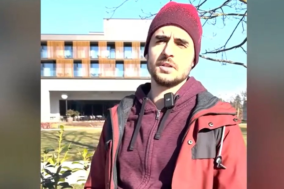 Tompos Márton: lebontották a sárvári kórház egy részét, hogy Tiborcz hoteléhez vezessenek egy utat 