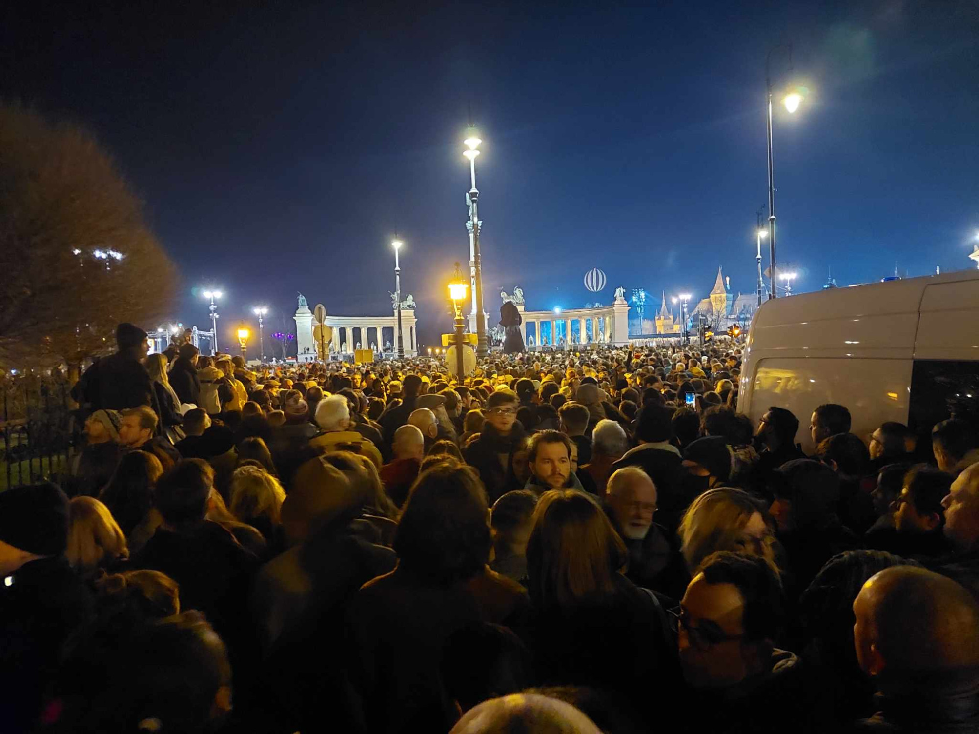 Navalnijt, Bicskét és Novák Katalin kegyelmi döntését is emlegetik a tüntetők