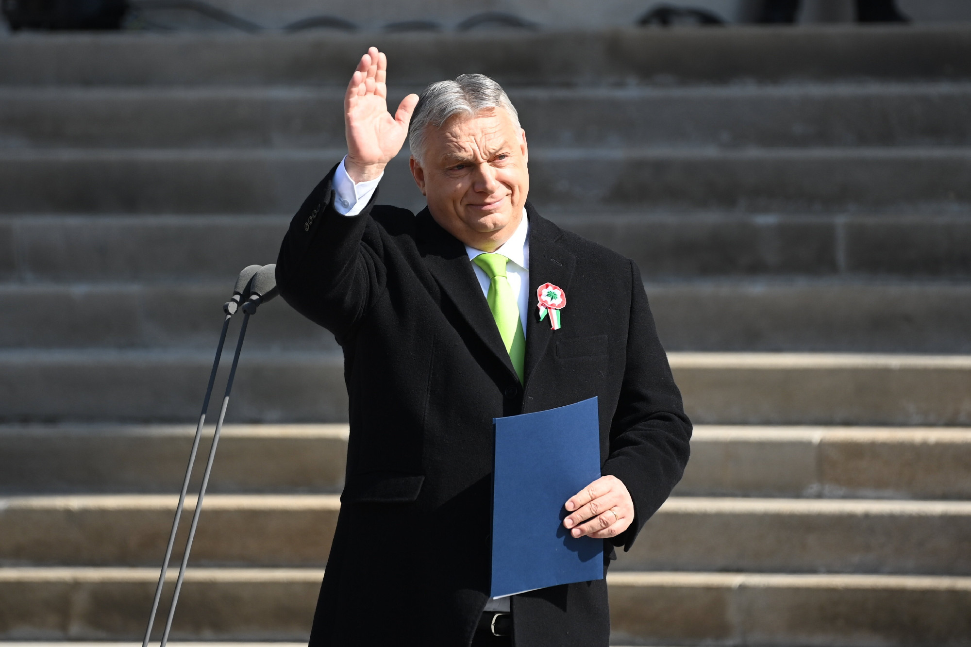 Orbán Viktor visszamerészkedett Pestre, lesáskázta a nyugatiakat és durván fenyegetőzött