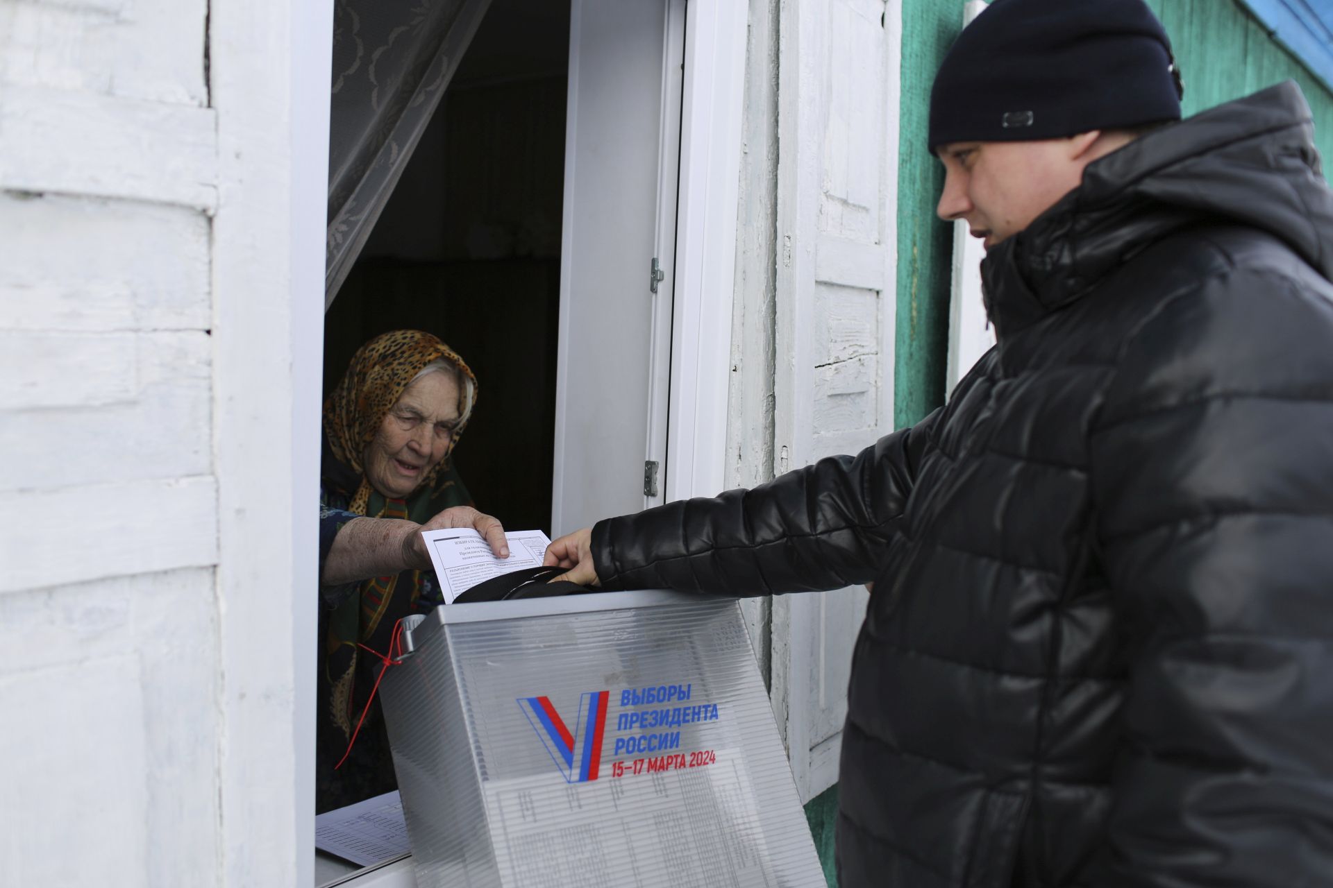 Putyinék már 60 százalék fölötti részvételi arányról számoltak be