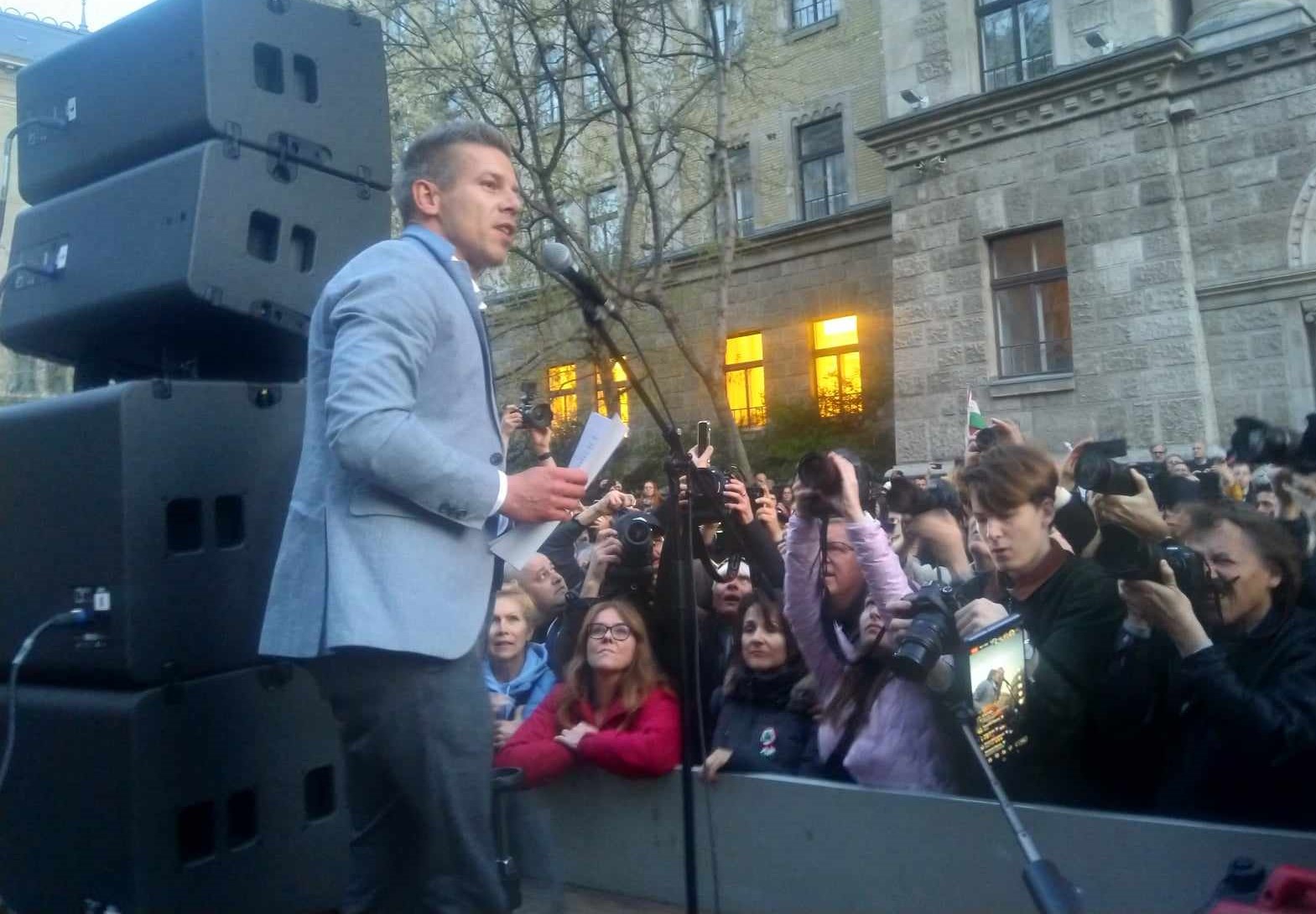 Magyar Péter: informálisan már többen megkeresték őt Orbán környezetéből és a Dobrev-féle árnyékkormányból