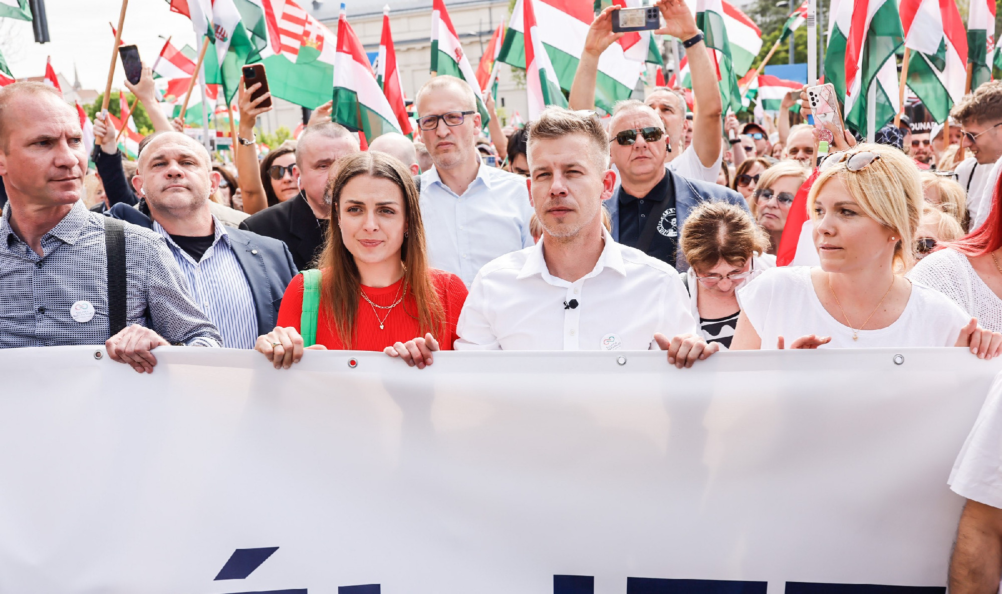 „Az első szög lesz a NER koporsójában” – Így zajlott Magyar Péter szombati tüntetése
