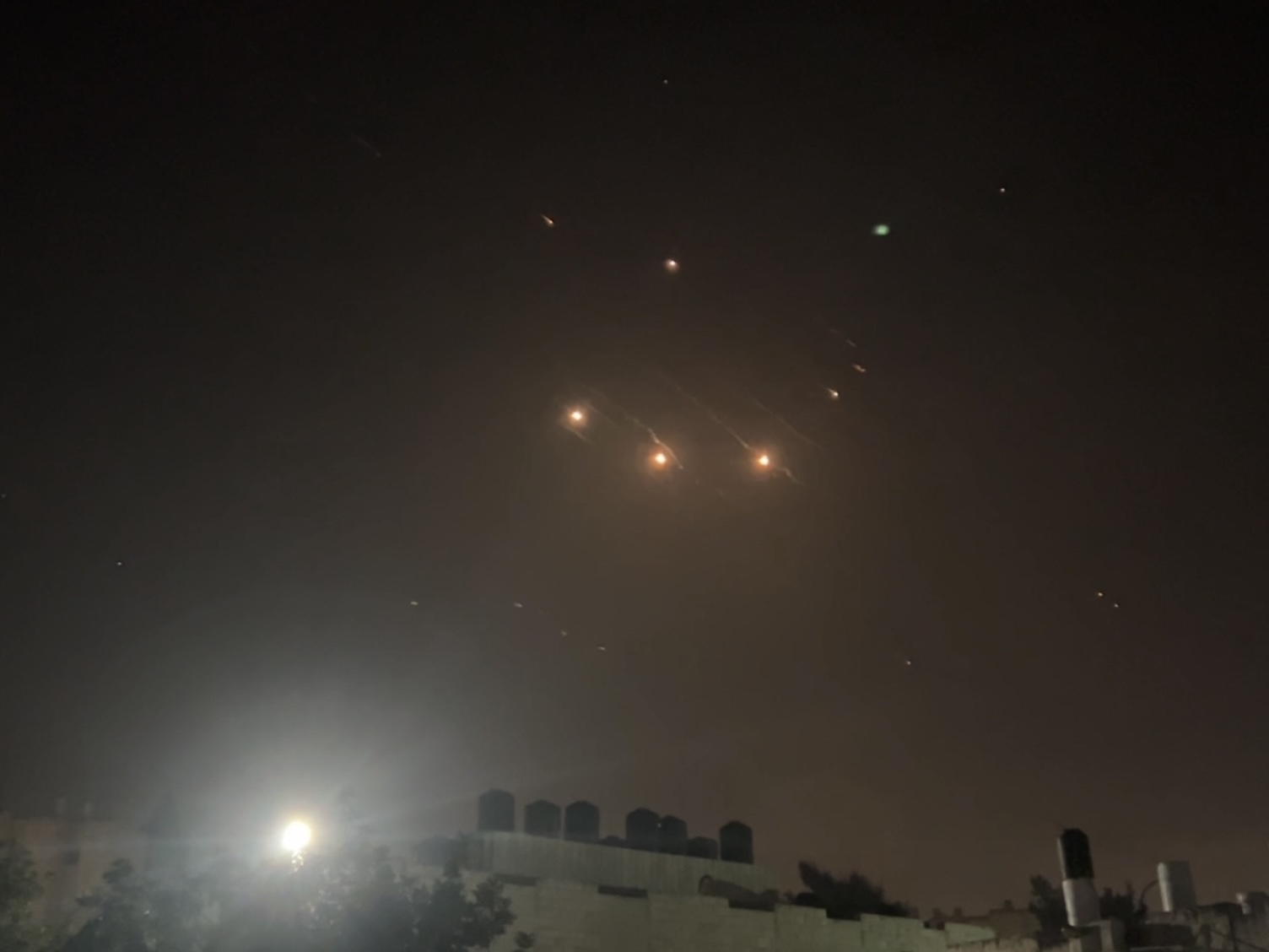 Irán háromszáz drónt indított Izrael ellen