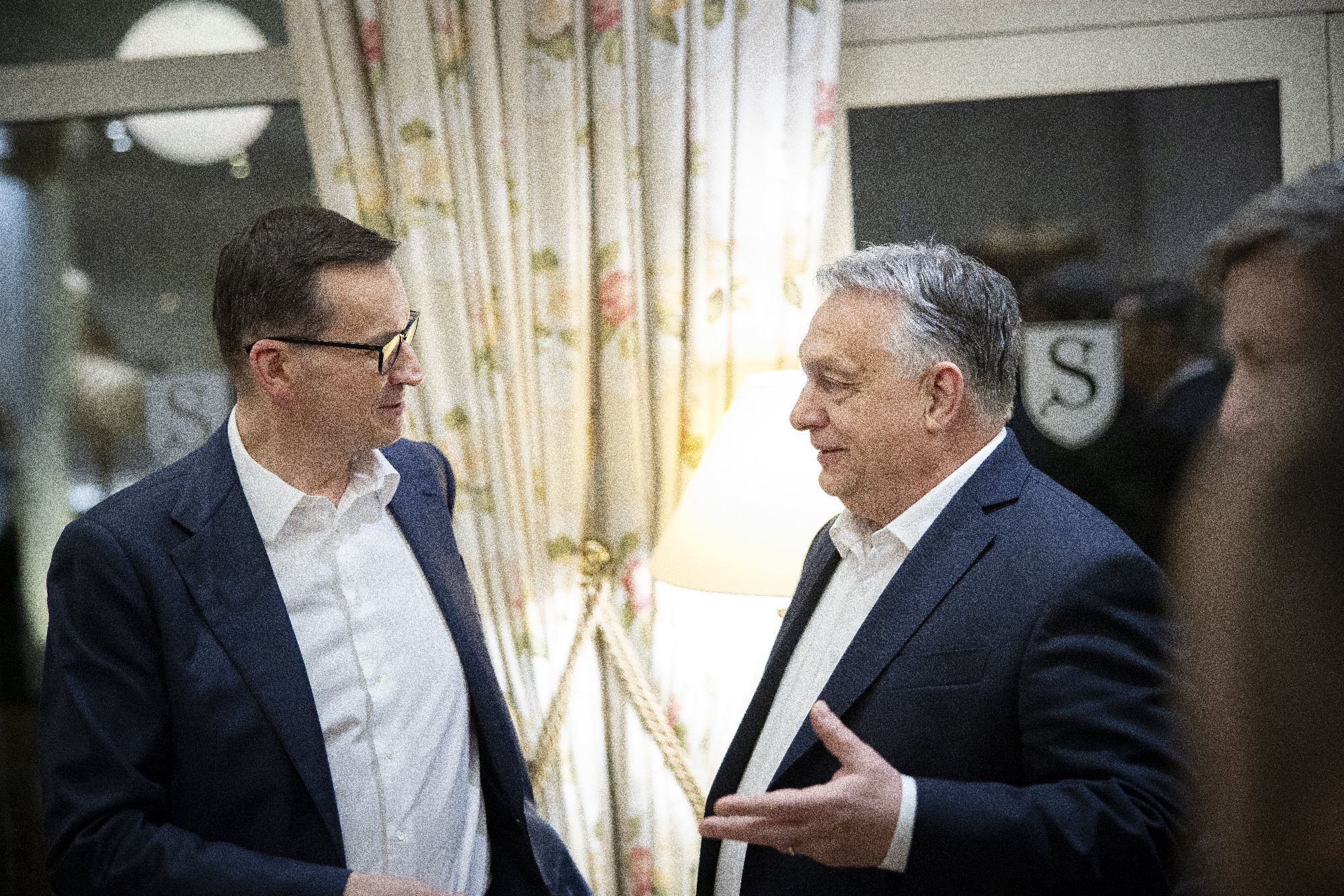 Már a második helyszínről tették ki Orbánék politikai rendezvényét Brüsszelben