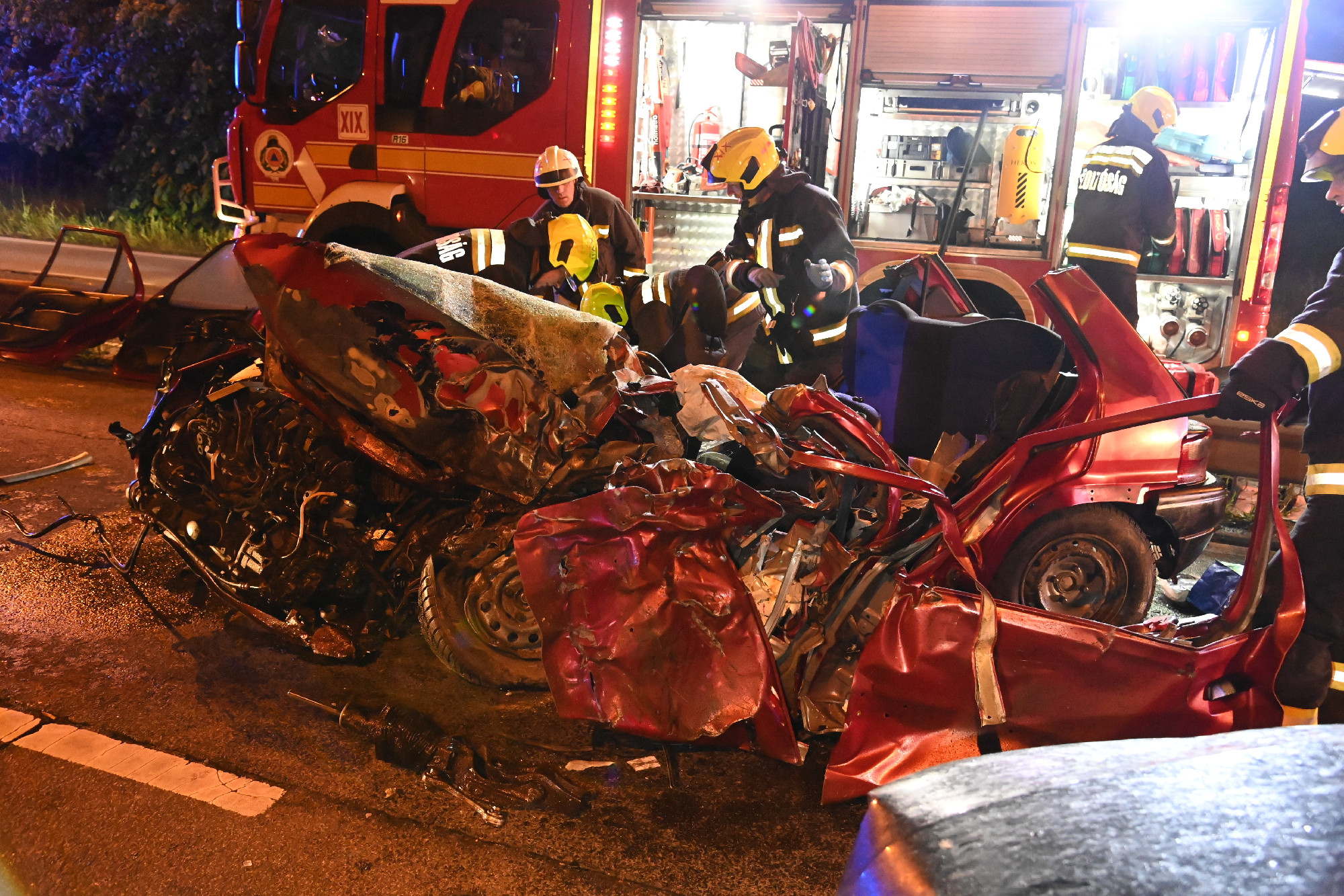 Halálos autóbaleset éjszaka Budapesten: hajtóvadászat indult a sofőr után