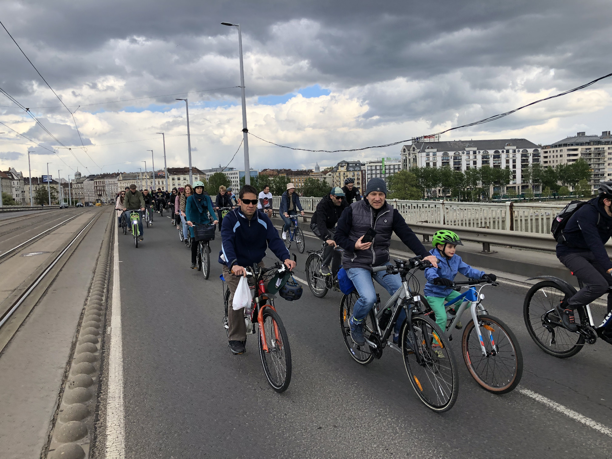 Magyar Péter is részt vett a tavaszi biciklis felvonuláson