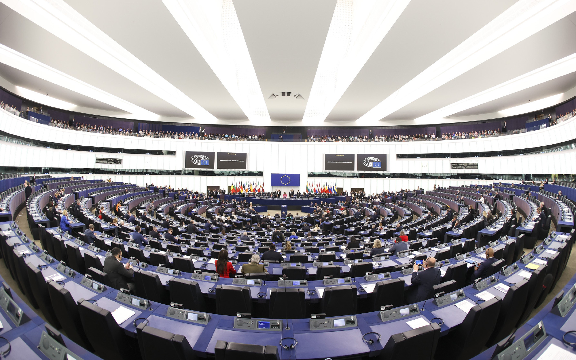 Lelépési pénz: komoly összeggel gazdagodnak az Európai Parlamentből kieső képviselők