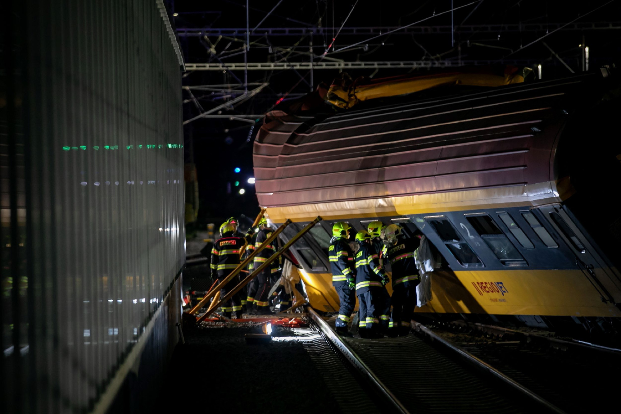 Összeütközött két vonat Csehországban, négyen meghaltak a balesetben