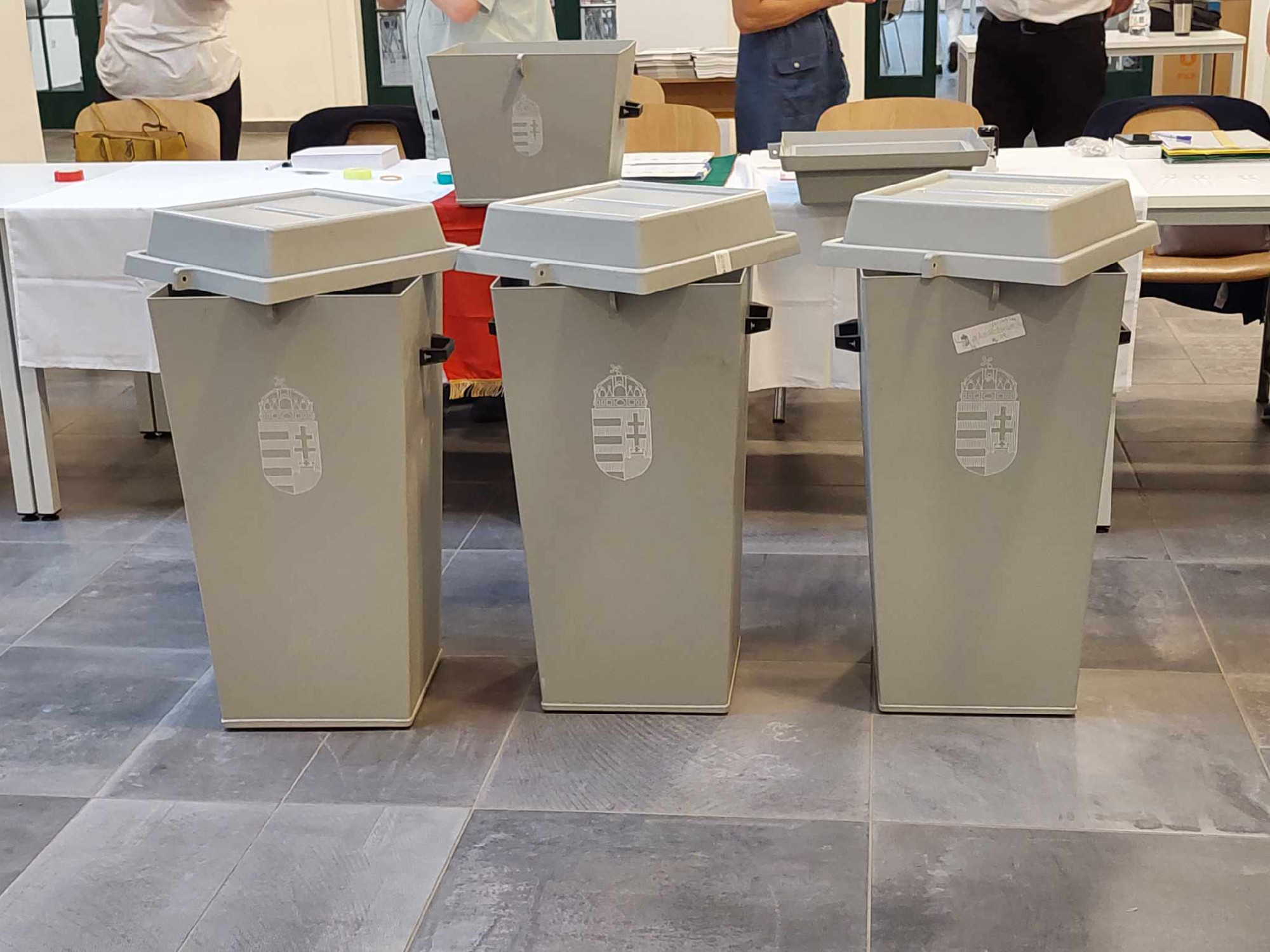 Dupla választás Magyarországon: megérkeztek az első részvételi adatok – percről percre