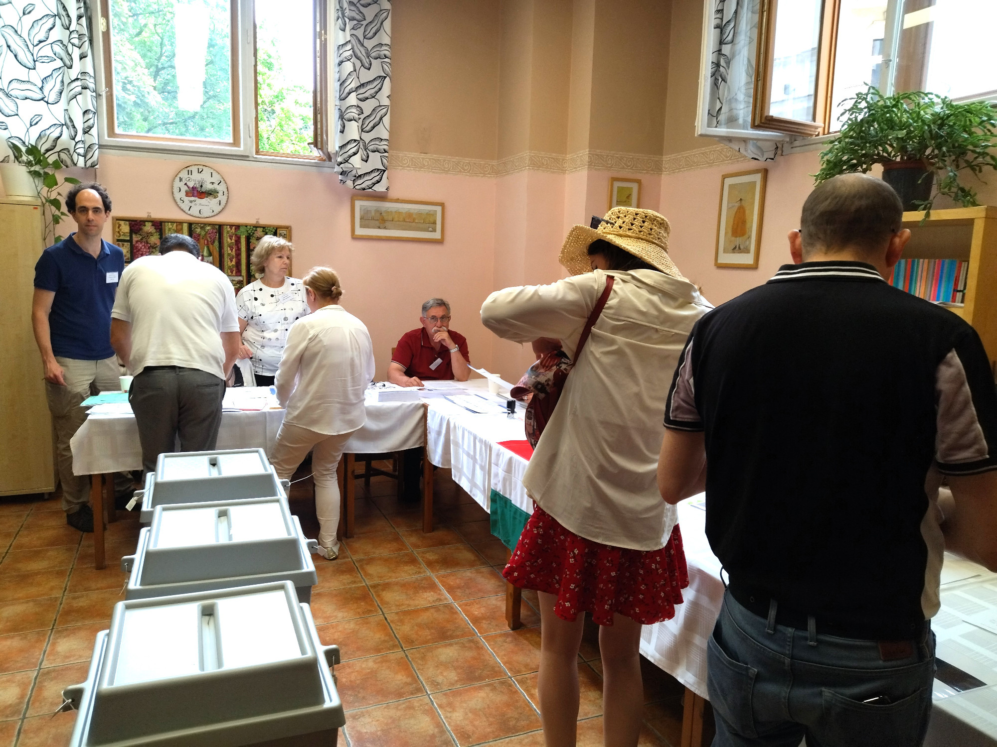 „The Fidesz, of course” – Sorban szavaztak a venezuelaiak a I. kerületben
