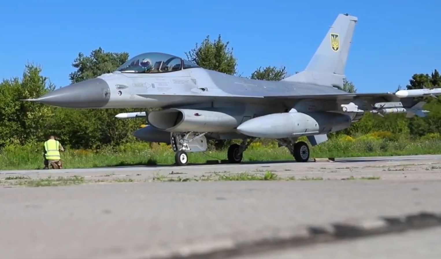 Zelenszkij: Ukrajna megkapta az első F-16-os vadászgépeket 