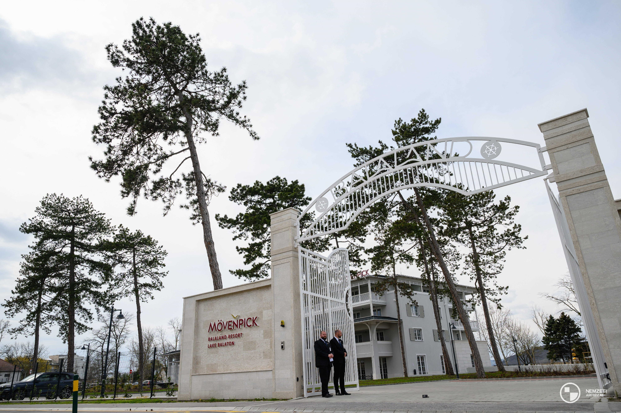 Így teszi tönkre az ingatlanlobbival összefonódó NER-hatalom a Balaton természeti környezetét