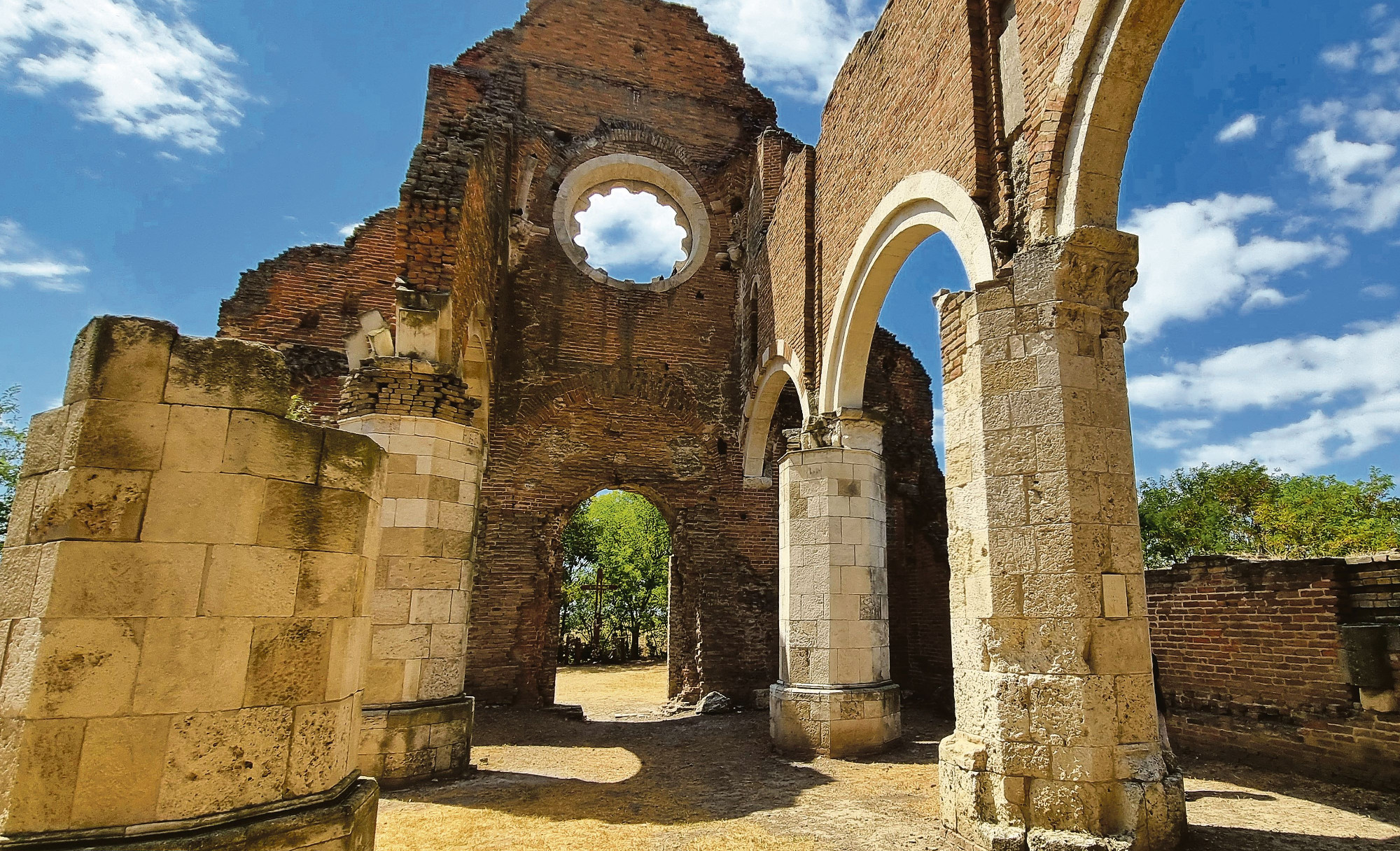 Évszázadok óta hiába várják, hogy egy igaz ember újjáépítse a magyarok templomát