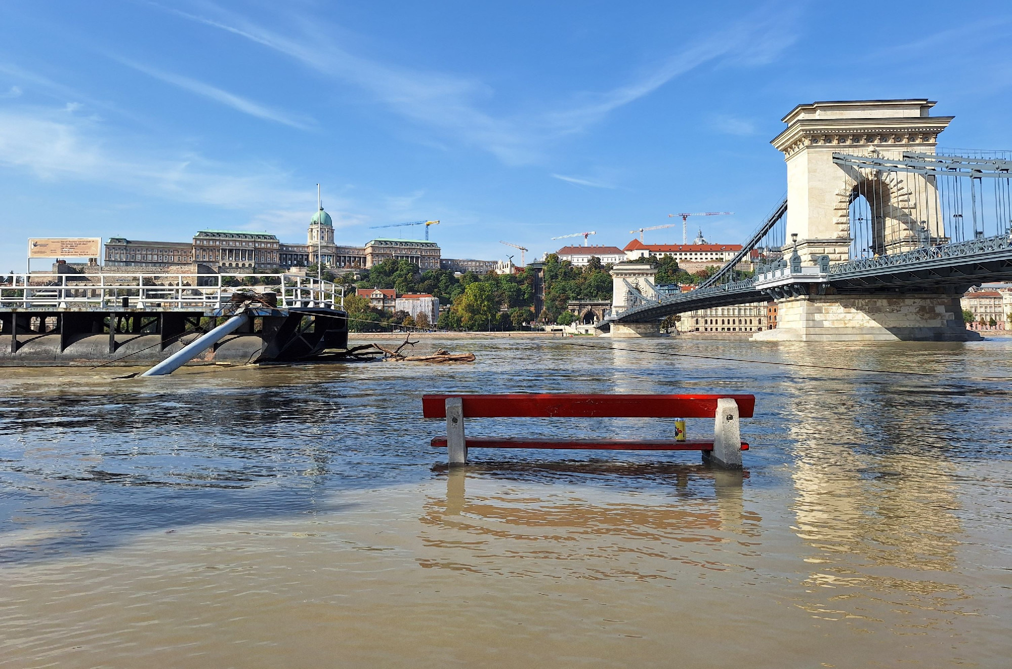 Kisoroszit elzárja a víz, a budapesti rakpartokon van már az ár – percről percre