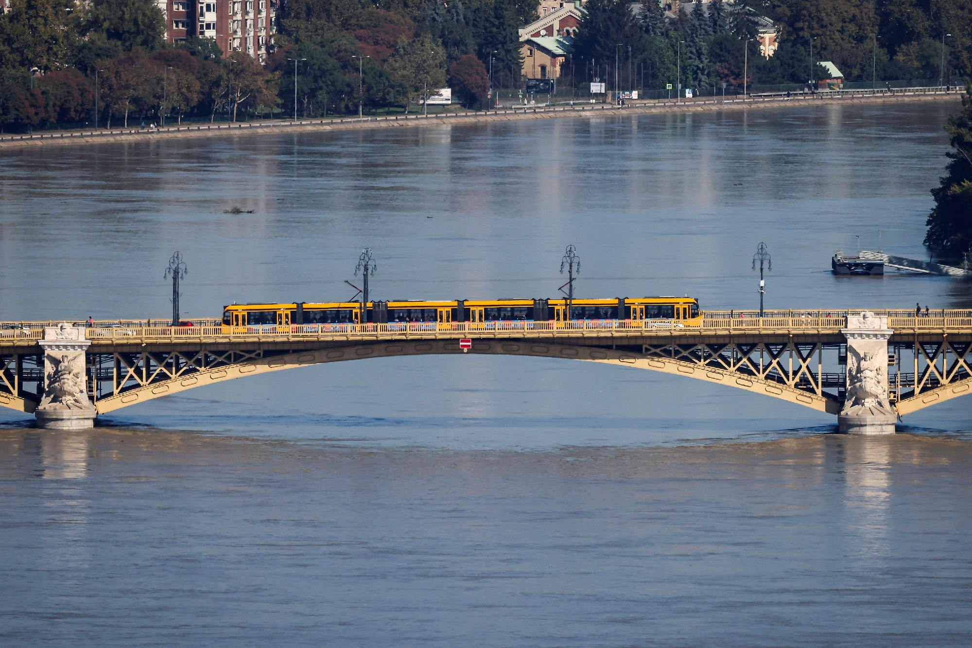 Tetőzött a Duna Budapestnél – Percről percre