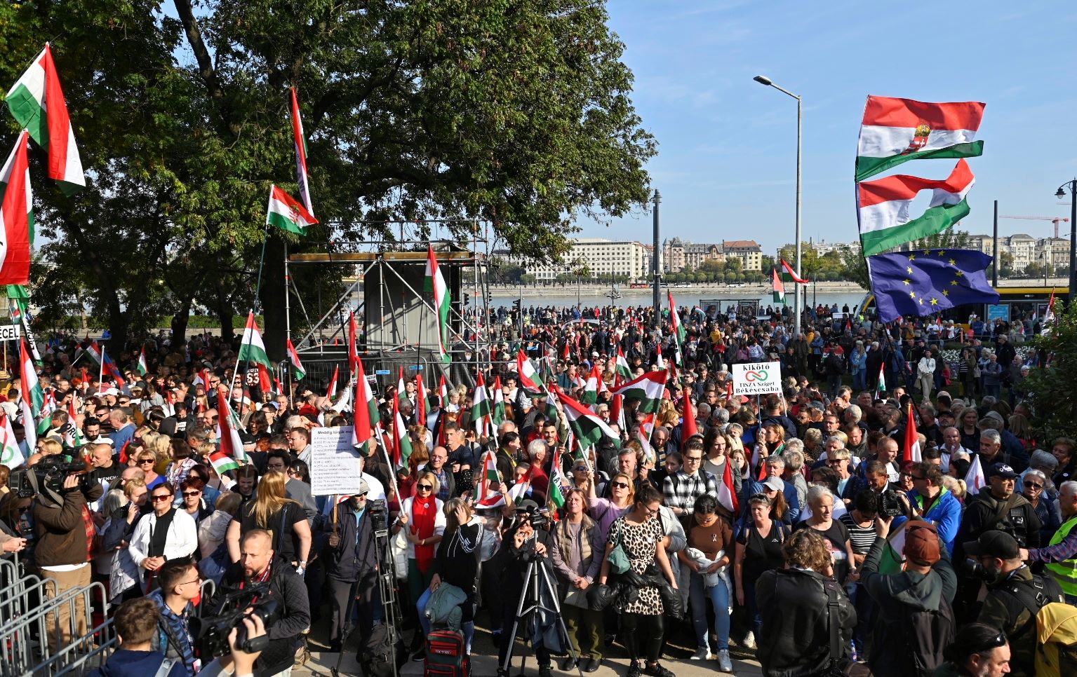 Hibahatáron belül: eltérően látják az elemzők a közvéleménykutatások eredményeit