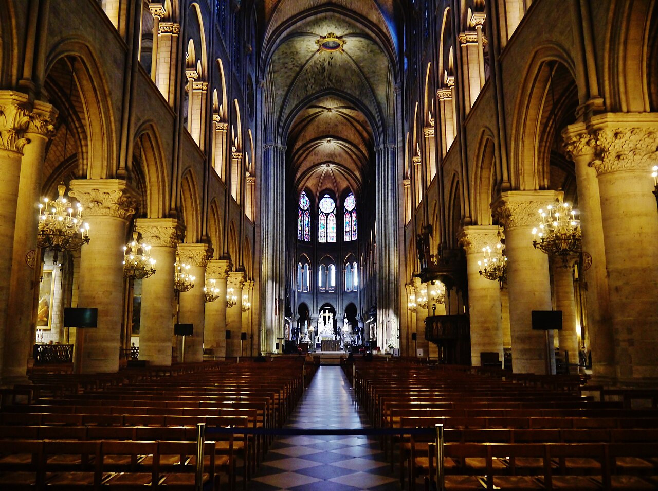 A francia kormánynak az az ötlete, hogy szedjenek belépőt a Notre-Dame-ba, de az egyház nem ért egyet  