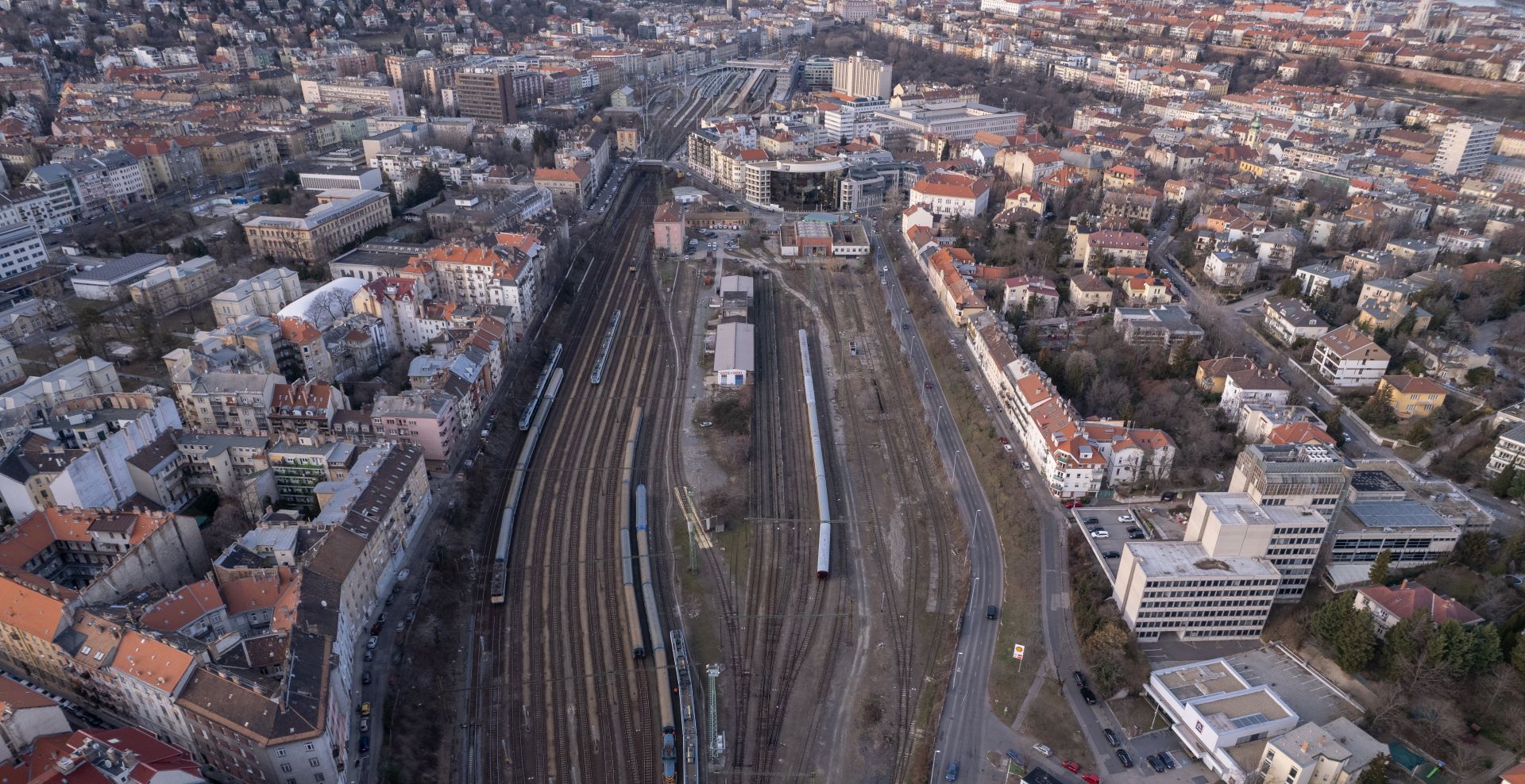 Leállt a Déli pályaudvar, nem fogad és nem indít vonatokat