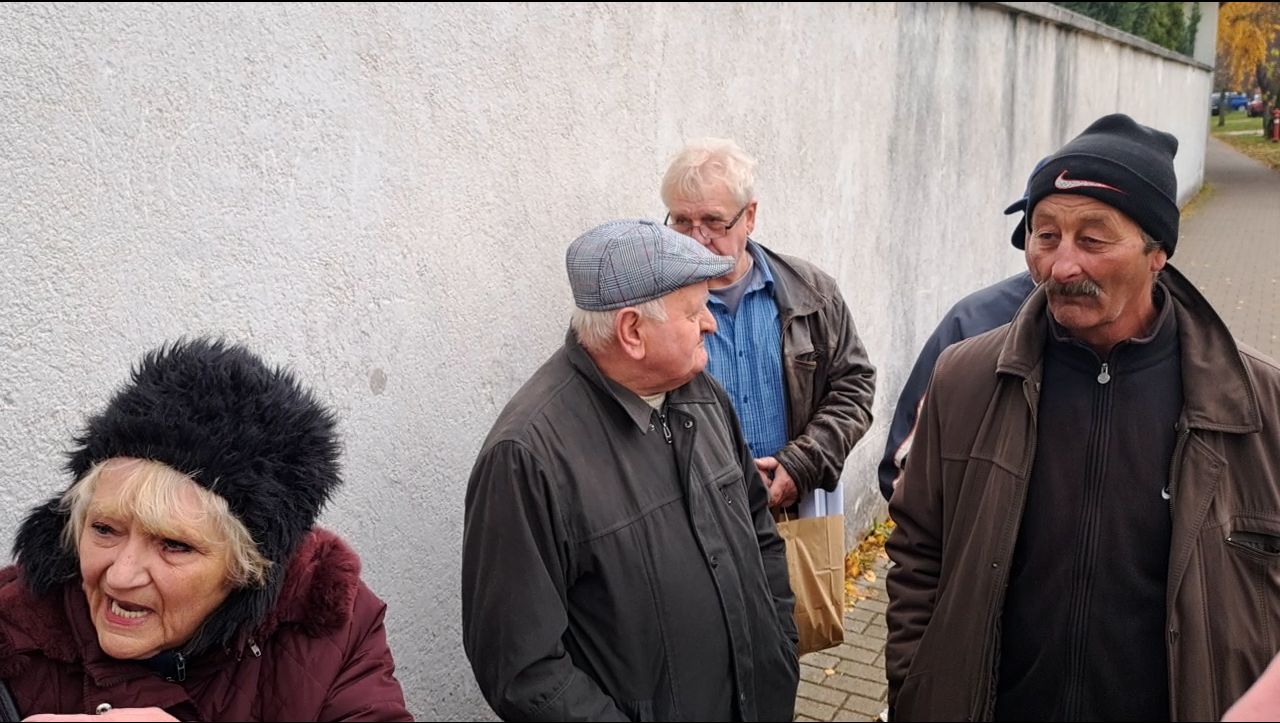 „Odamennék és úgy szájon vágnám” – Magyar Péter ellen tüntetőket kérdeztünk – Videó