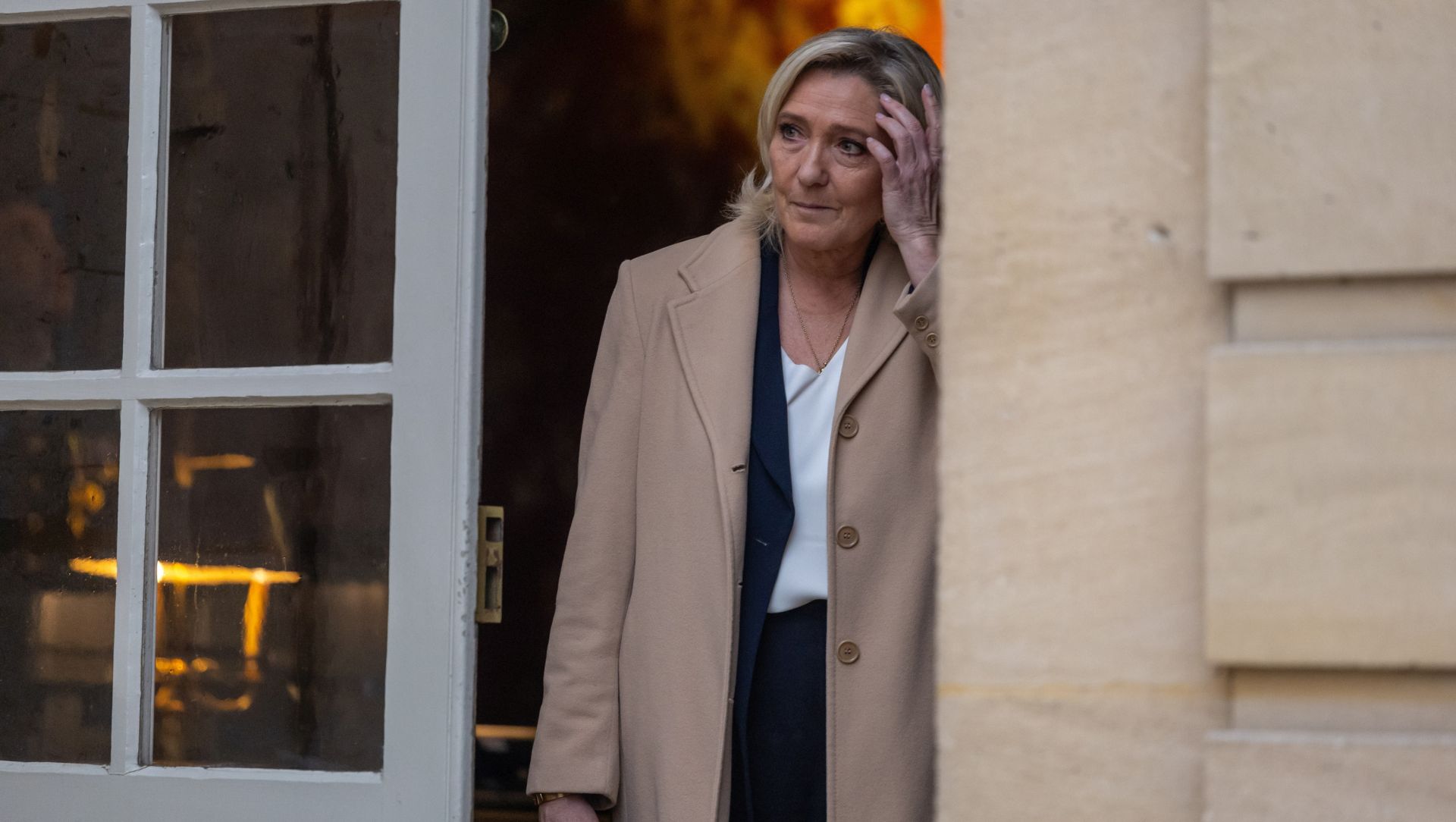 Le Pen kezében a francia kormányfő sorsa