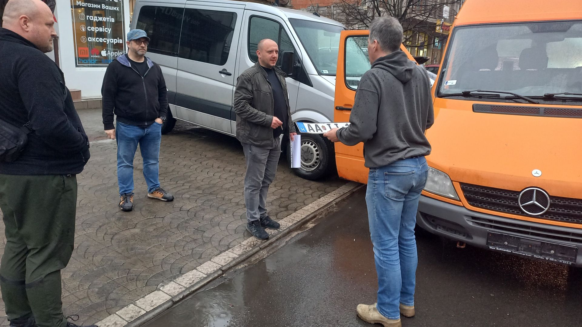 „Jókora löketet kaptunk!” – elkísértük a „Baranyai Bálnát” Kárpátaljára