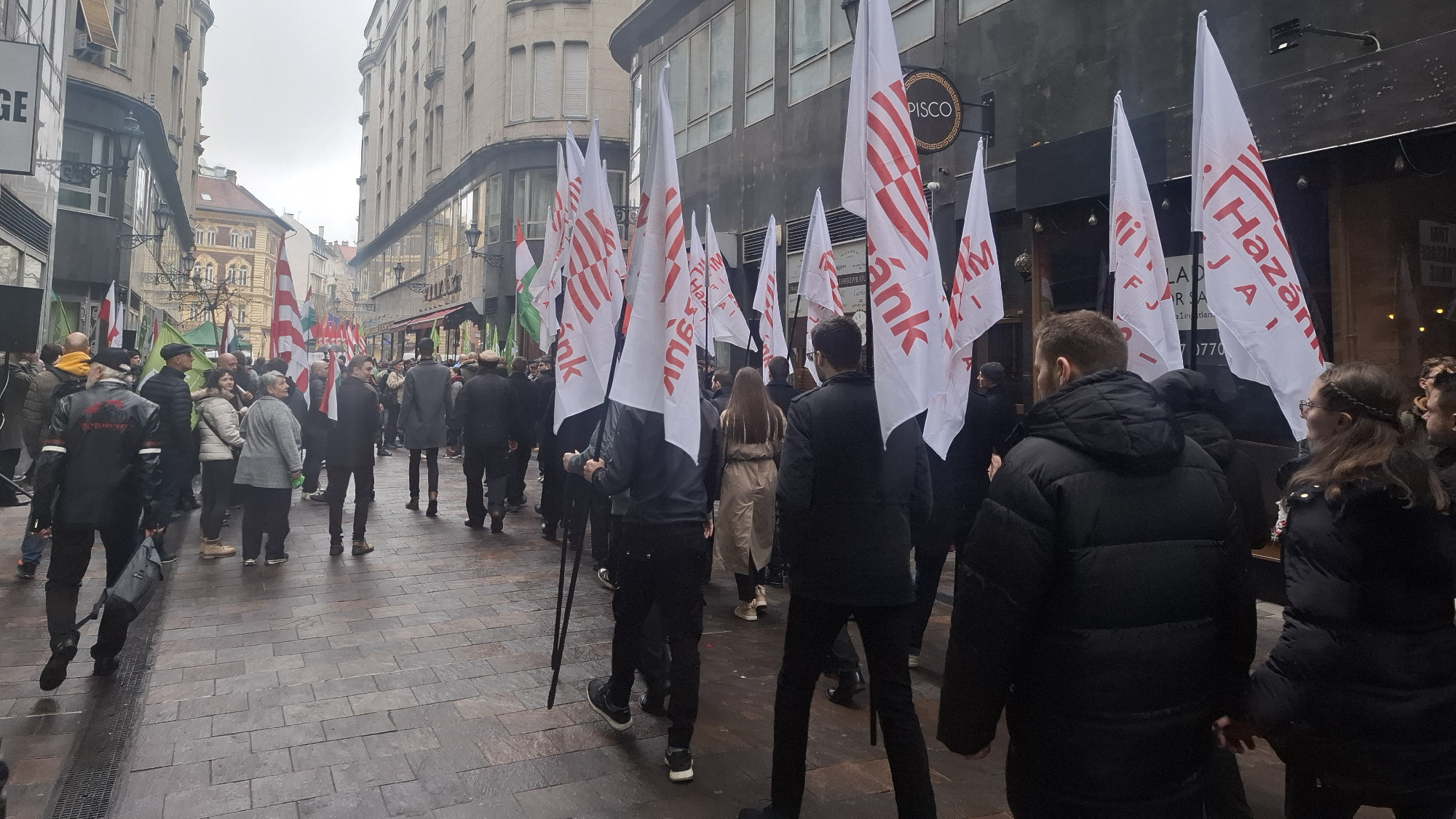 Német EP-kéviselő: „Törvénytelen, hogy engedélyezték a neonáci csoportok ellentüntetését”