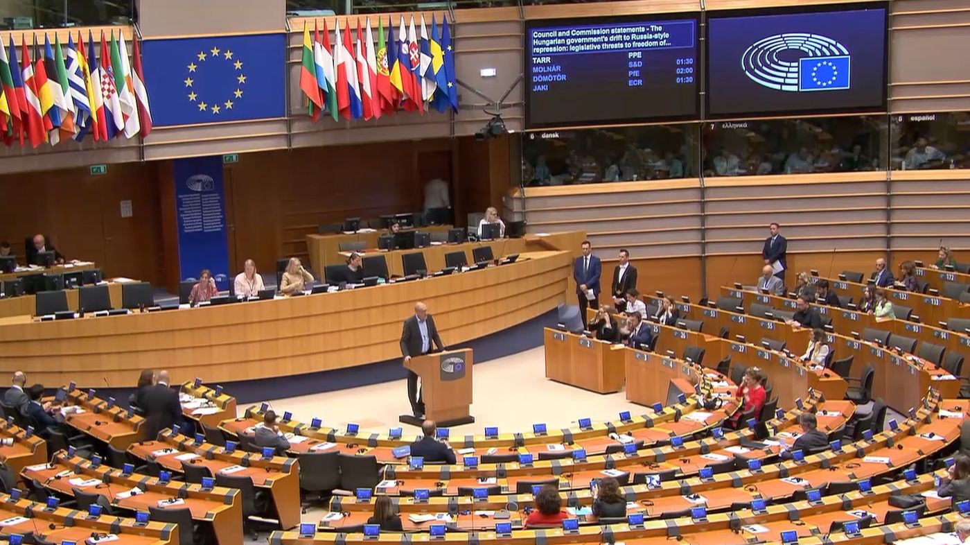 Szankciókat sürgetnek Magyarországgal szemben az EP-ben