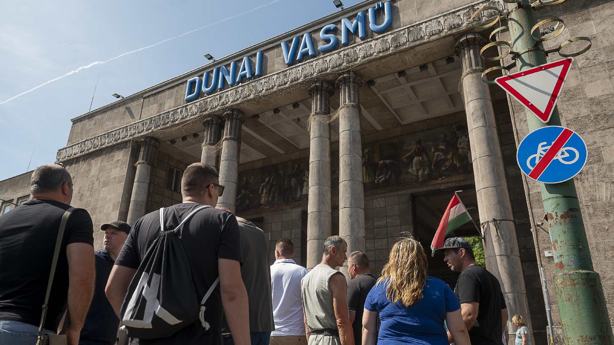 Keresztek a falon: így rúgta ki összes dolgozóját a Dunaferr utódcége