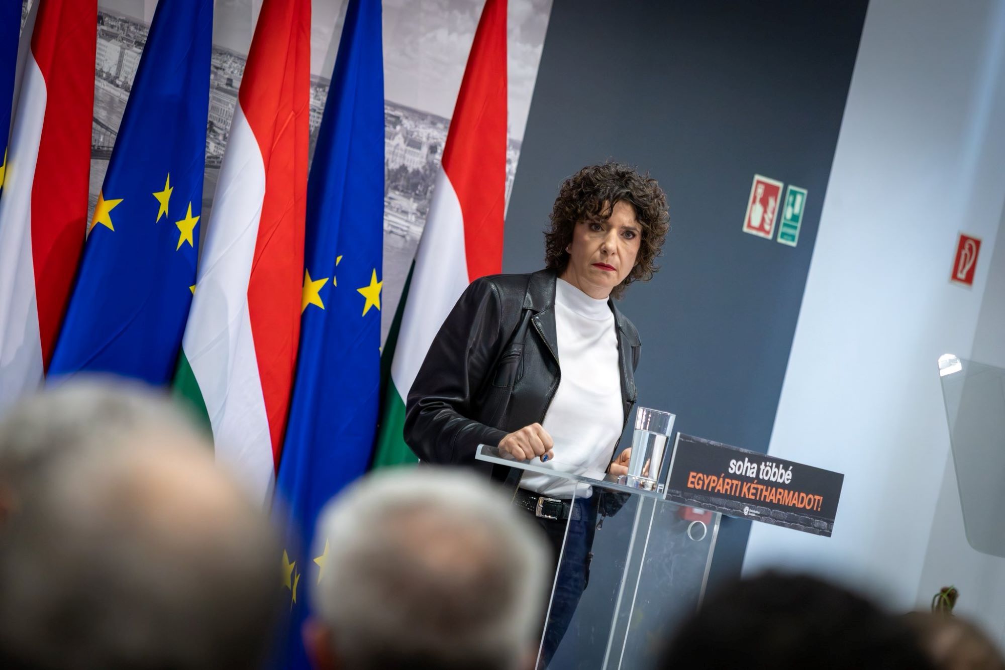 A DK az egypárti kétharmad ellen kampányol