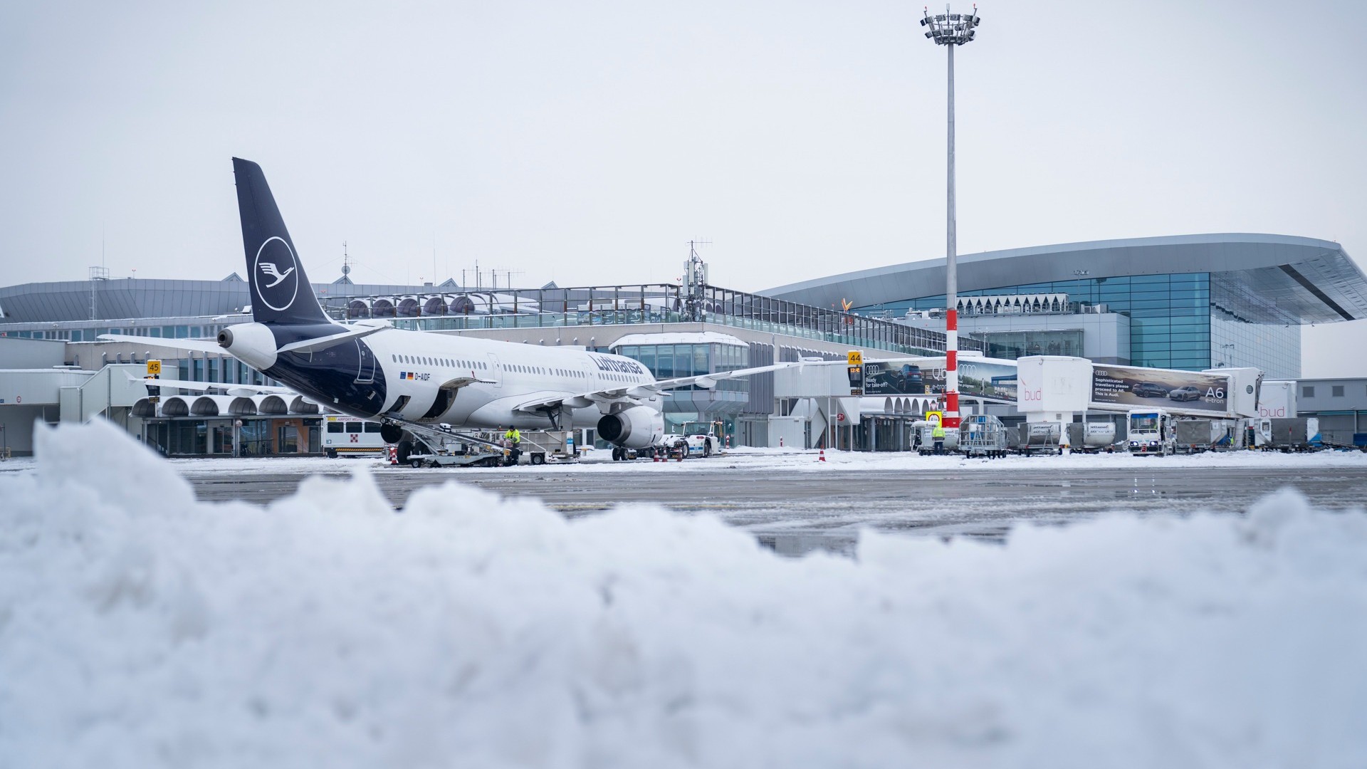 A rendkívüli időjárásra tekintettel sűríti reptéri buszjáratait a BKK