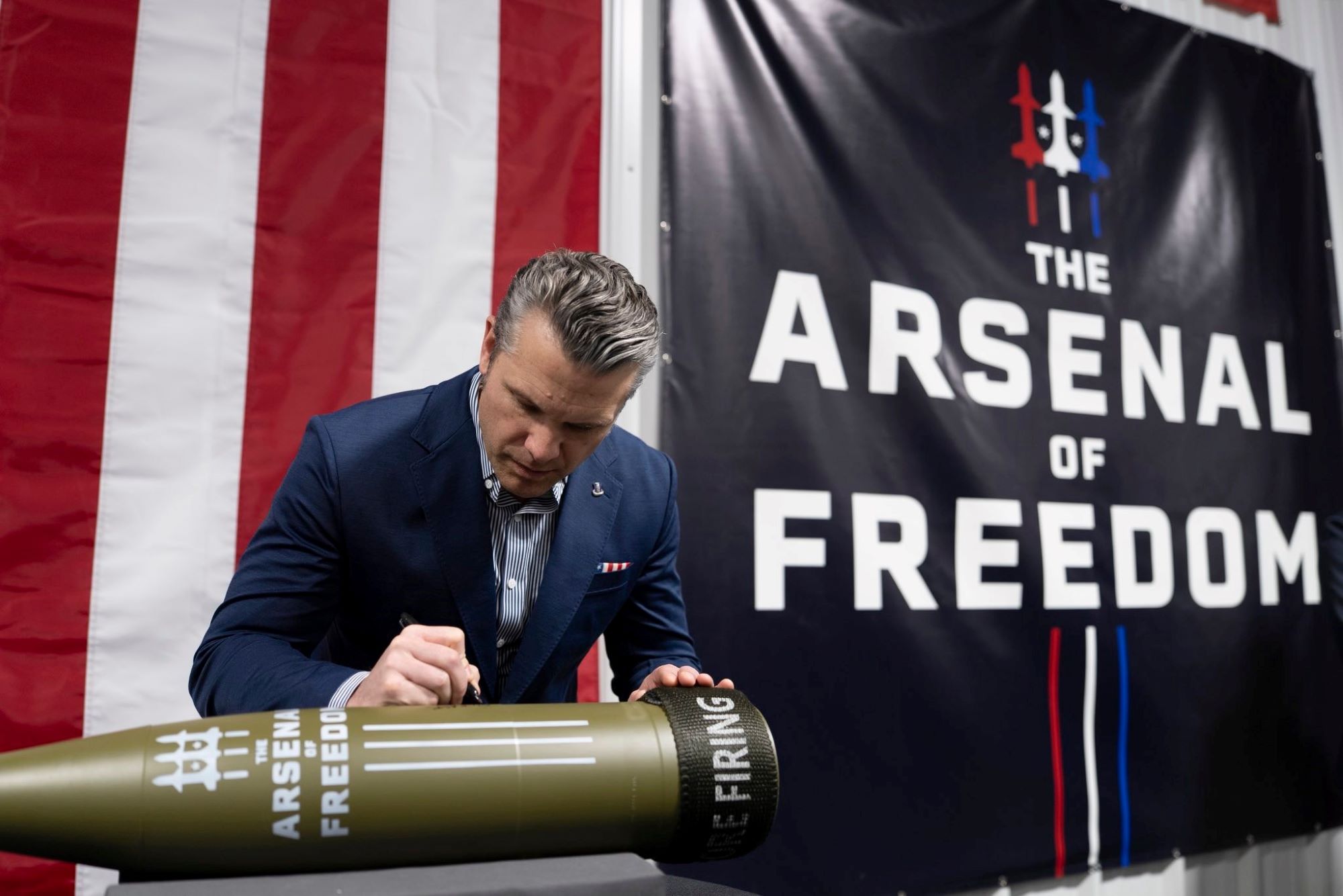  Bárkit, aki amerikaiakat öl vagy fenyeget, az Egyesült Államok „bocsánatkérés és habozás nélkül” levadássza – megszólalt az amerikai hadügyminiszter 