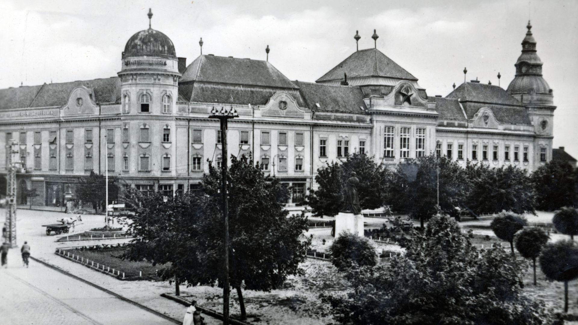 Álmerénylettel akartak lincselést kiprovokálni, majd kivégzőosztagot küldtek a kórterembe
