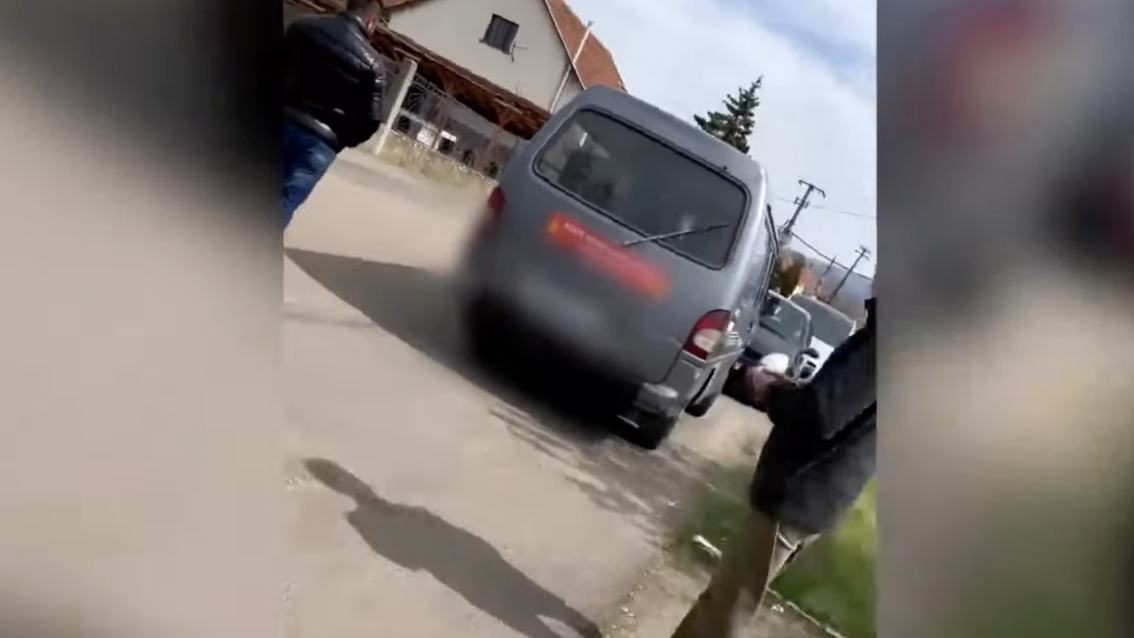 Autós üldözés, buszoztatás: „A szavazat ára” című dokumentumfilmet készítő DE! Akcióközösség is élő választási műsor