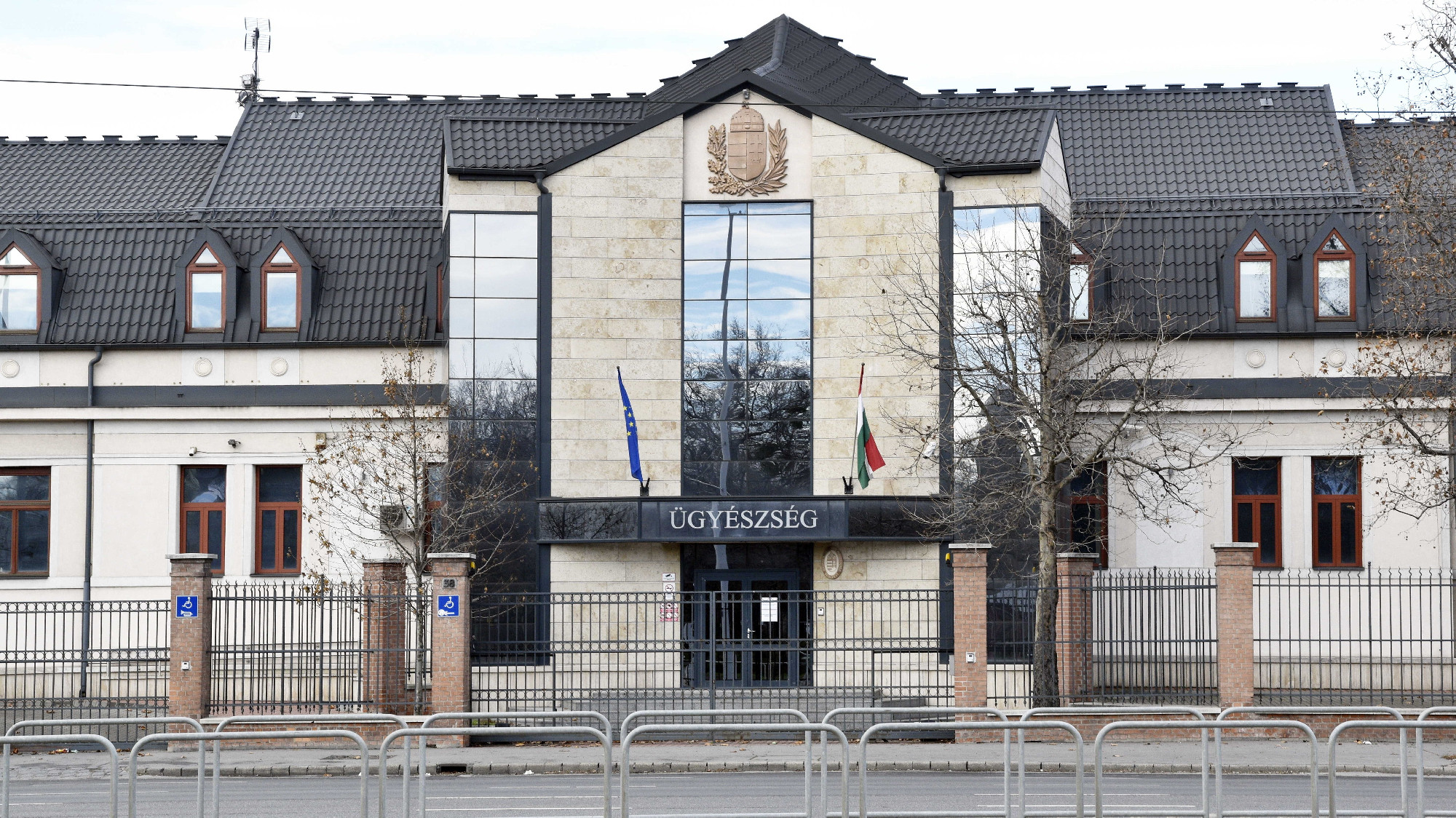 Lecsapott az ügyészség egy olyan munkaerő-kölcsönzéses ügyben, amelynek szereplői üzleti kapcsolatban álltak Orbán Áronnal