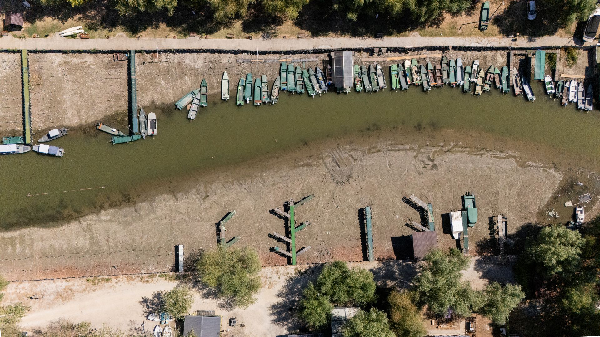 Ilyet még nem láttak a Tisza-tónál, kétharmadára csökkent a vízfelület