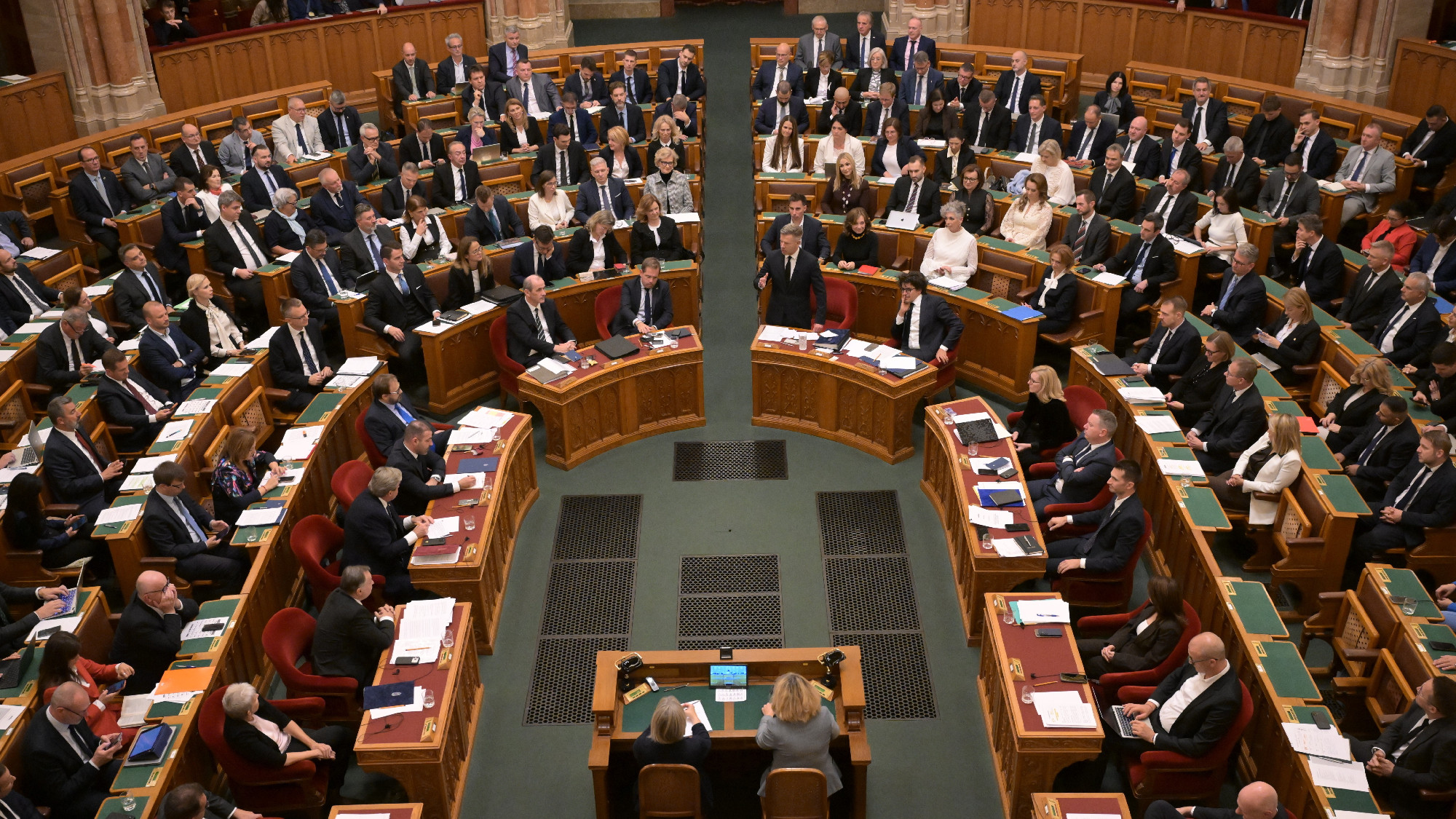 Sűrű nap lesz kedden is az Országházban
