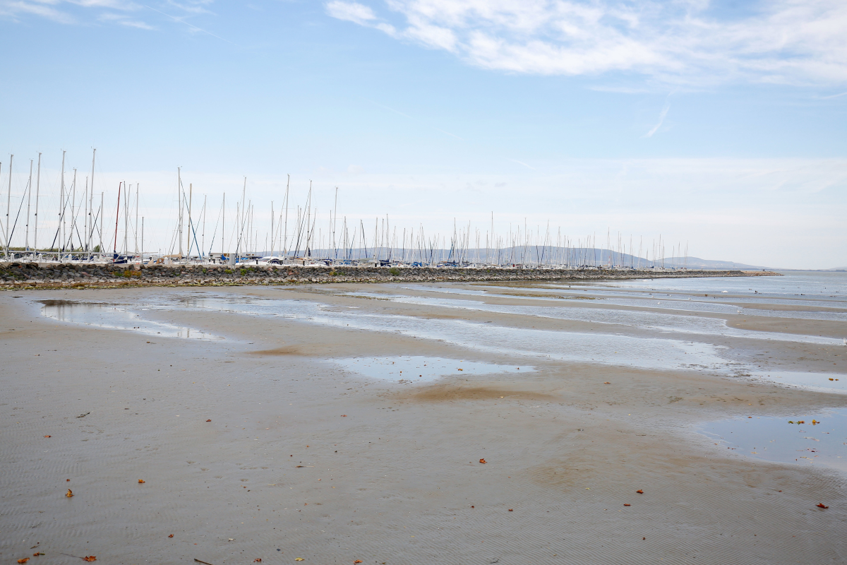 Kilátszik a Balaton medre