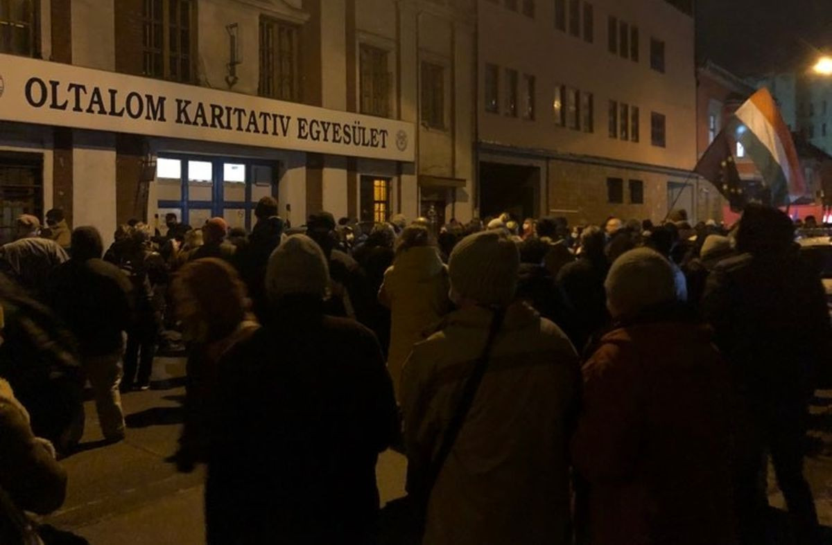 Demonstráció a Dankó utcában Iványi Gáborék mellett (Fotó: Magyar Hang/R. Kiss Kornélia)