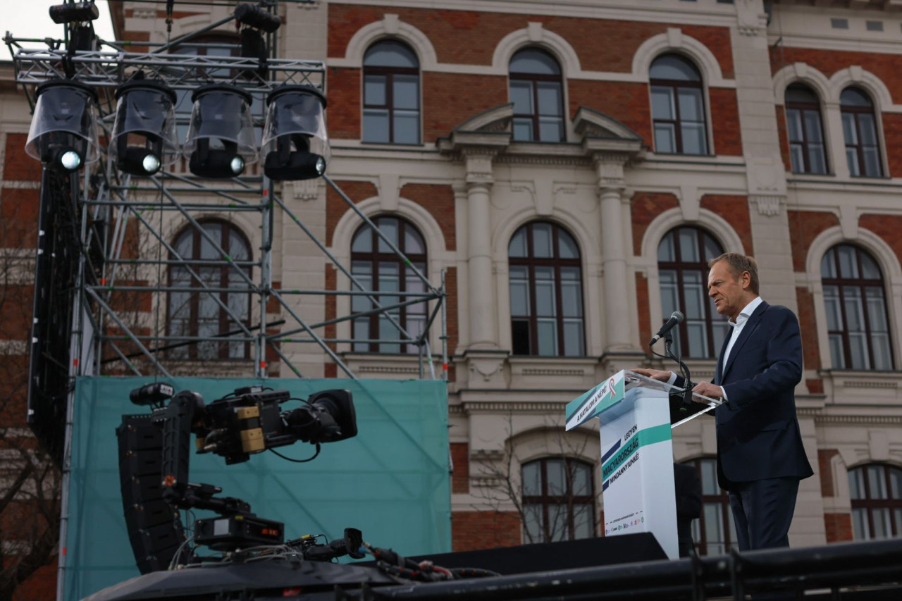 Donald Tusk az ellenzéki nagygyűlésen 2022. március 15-én (Fotó: Vlgh László/Magyar Hang)