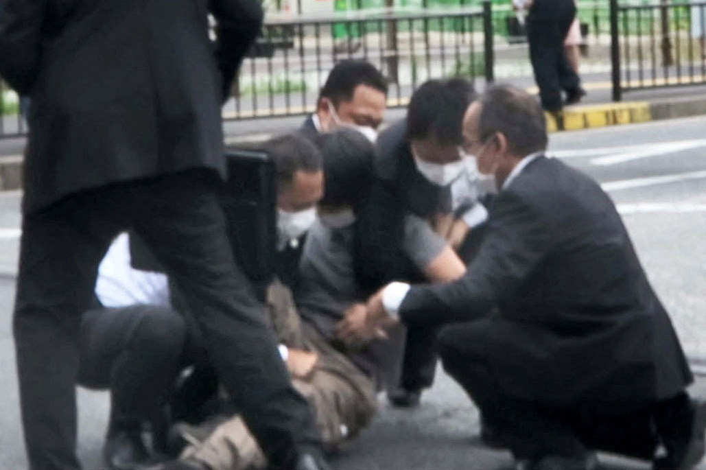 Meglőttek Abe Sindzót, Japán volt kormányfőjét