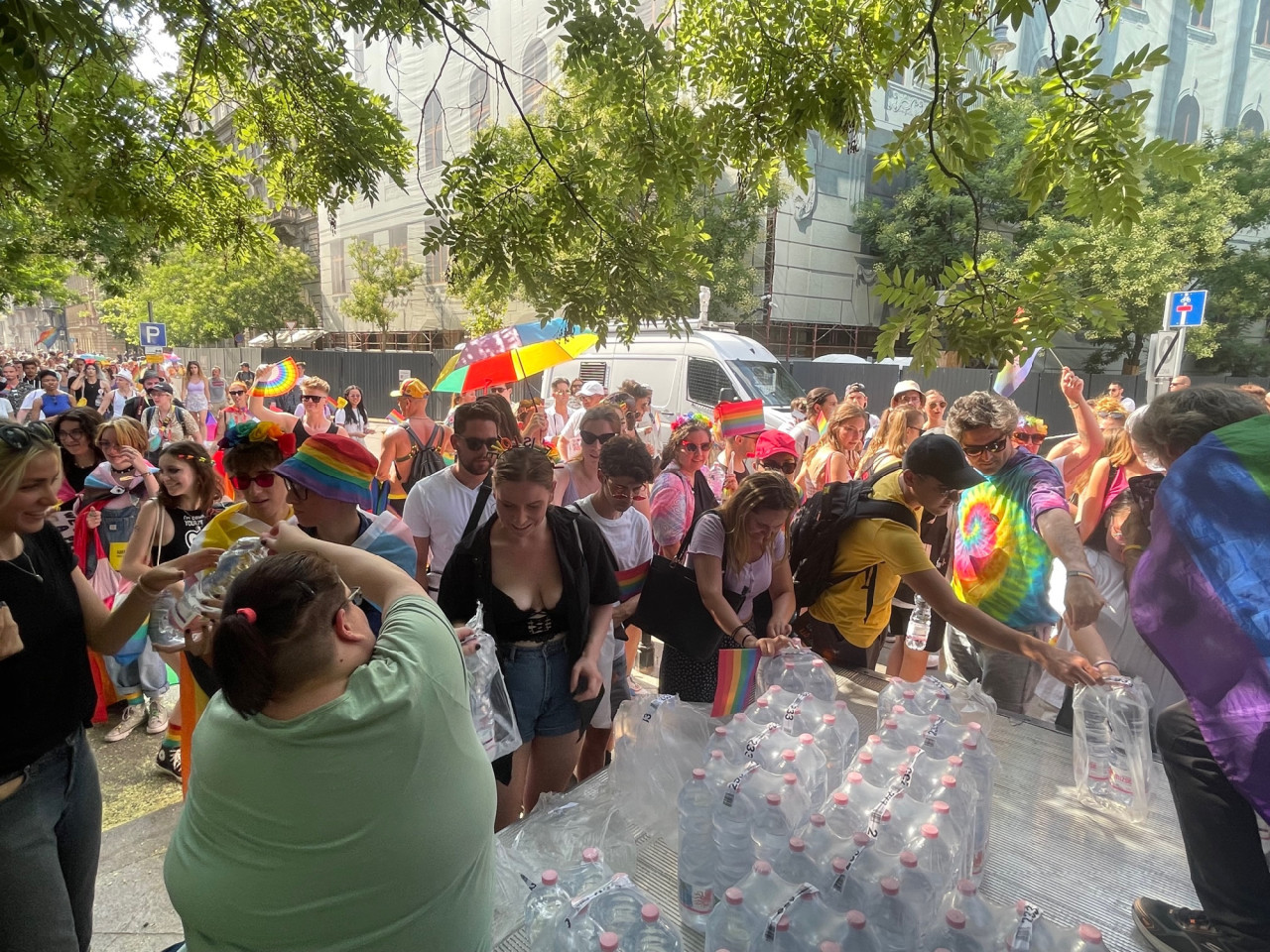 A Budaest Pride felvonulásra felállított színpad a Szabadság téren 2022. július 23-án (Fotó: Lukács Csaba/Magyar Hang)