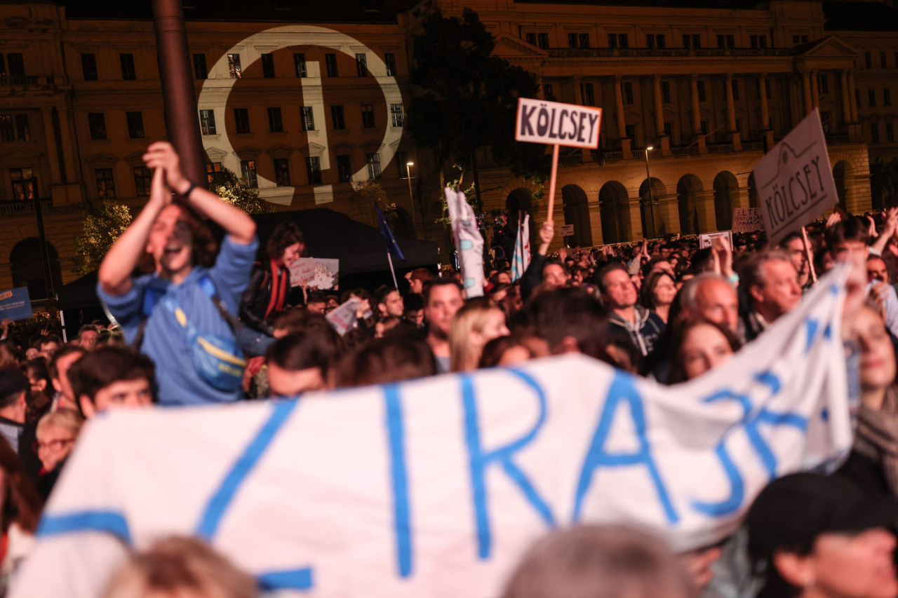 Tüntetők a Kossuth téren 2022. október 5-én (Fotó: Magyar Hang/Végh László)