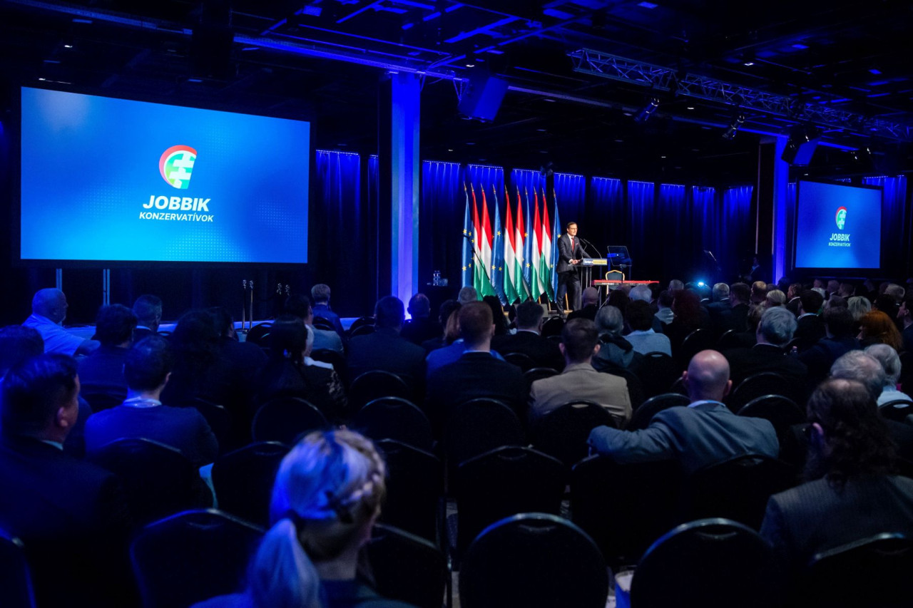 Gyöngyösi Márton, a Jobbik elnöke, európai parlamenti képviselője beszédet mond a Jobbik évadnyitó rendezvényén Budapesten, az Off Kultúrszövőgyárban 2023. február 25-én (Fotó: MTI/Balogh Zoltán)