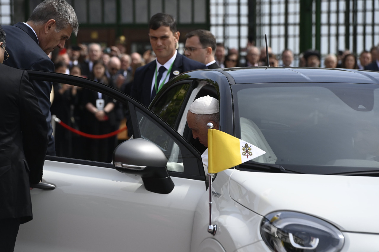 Pápalátogatás - Ferenc pápa fogadása a Szent György téren