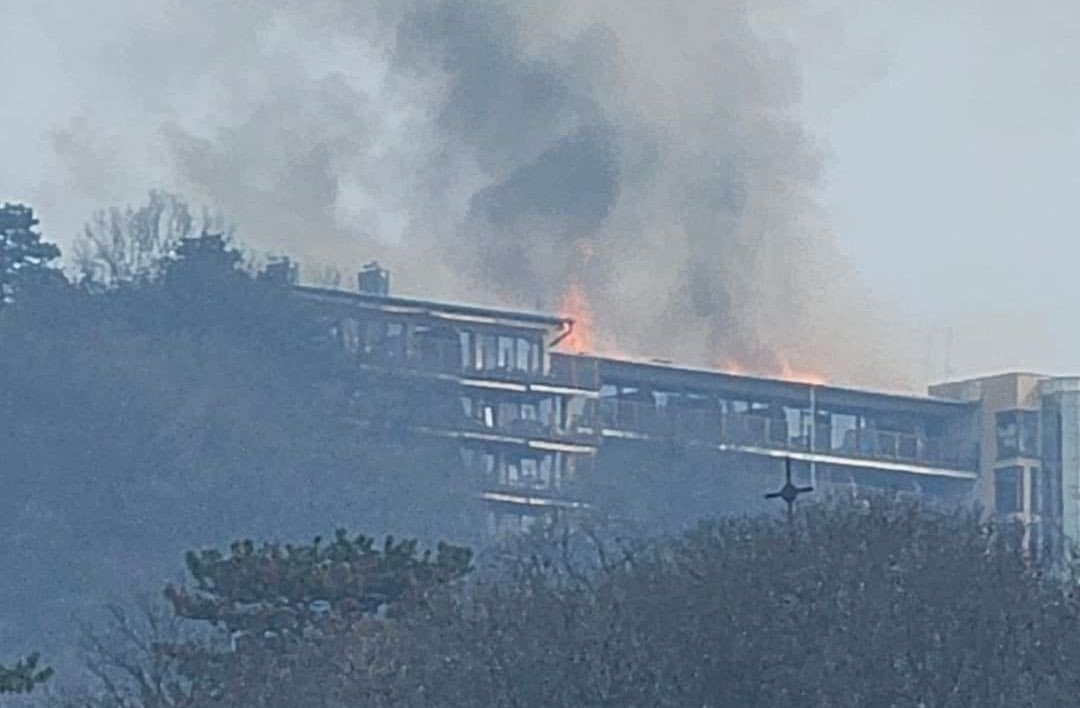 Tűz a visegrádi Hotel Silvanusban (Fotó: Facebook)