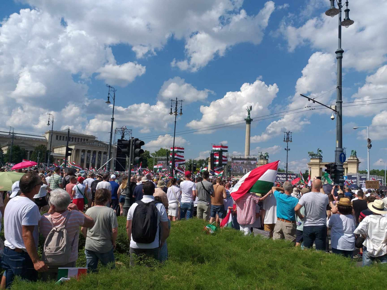 Magyar Péter és a Tisza Párt kampányzáró demonstrációja Budapesten, a Hősök terén 2024. június 8-án (Fotó: Magyar Hang/Hutter Marianna)
