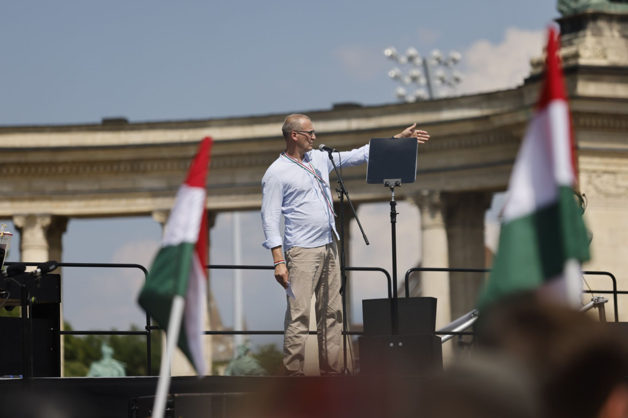 Tarr Zoltán a Tisza Párt kampányzáró demonstrációján Budapesten, a Hősök terén, 2024. június 8-án (Fotó: Magyar Hnag/Végh László)