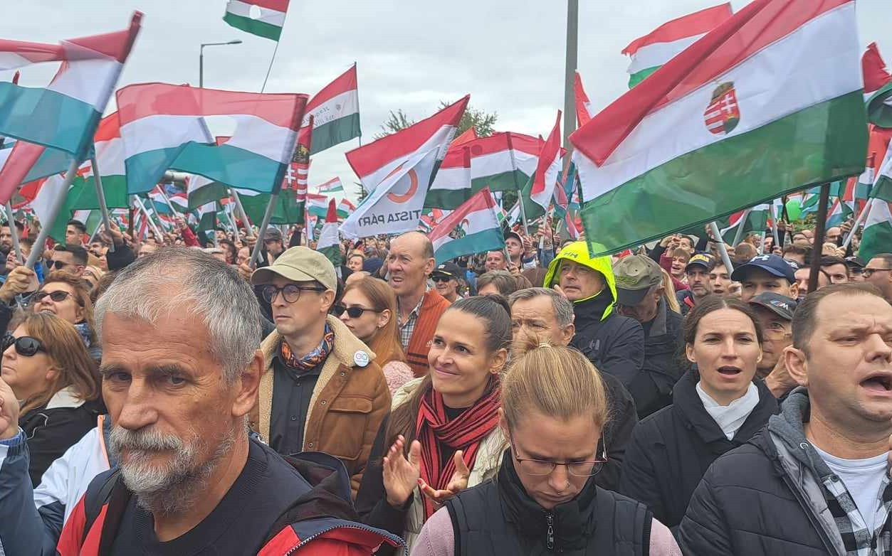 A közmédia épületénél zajlott demonstráció (Fotó: Magyar Hang/Albert Enikő)